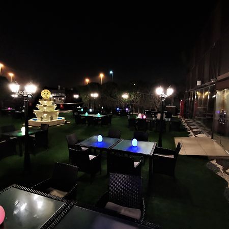 Villaggio Hotel Абу-Даби Экстерьер фото