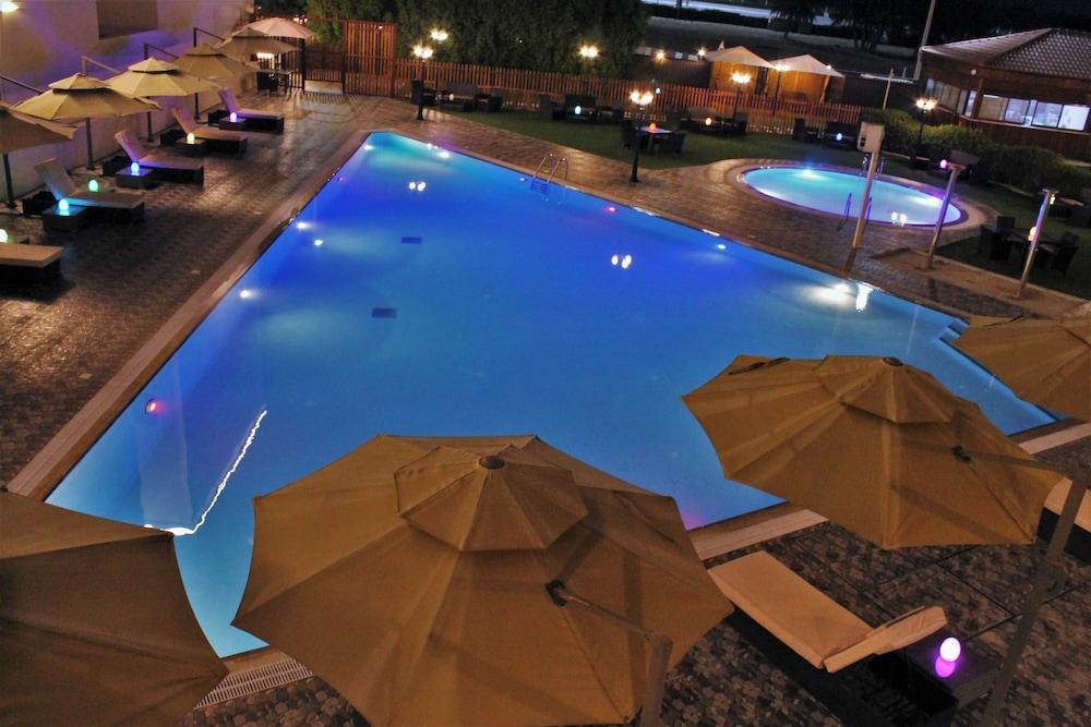 Villaggio Hotel Абу-Даби Экстерьер фото